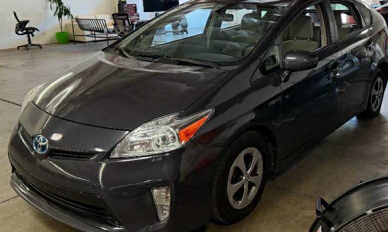 
								Toyota Prius full									